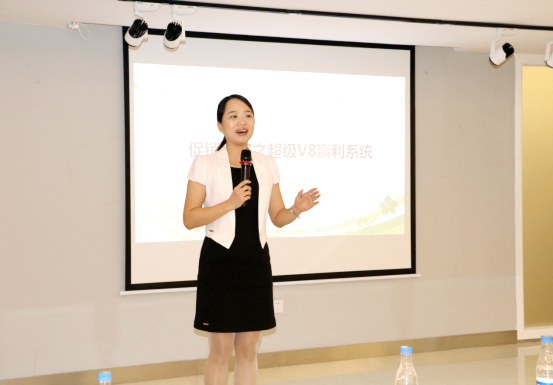 促銷(xiāo)爆破超級(jí)V8贏利系統(tǒng)暨“出彩宏陶人”啟動(dòng)會(huì)圓滿召開(kāi)(宏陶媒體發(fā)布)20161027676.jpg