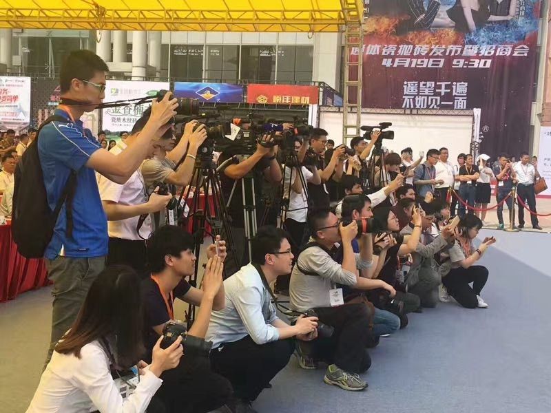 第29屆佛山陶博會開幕式現場媒體采訪.jpg