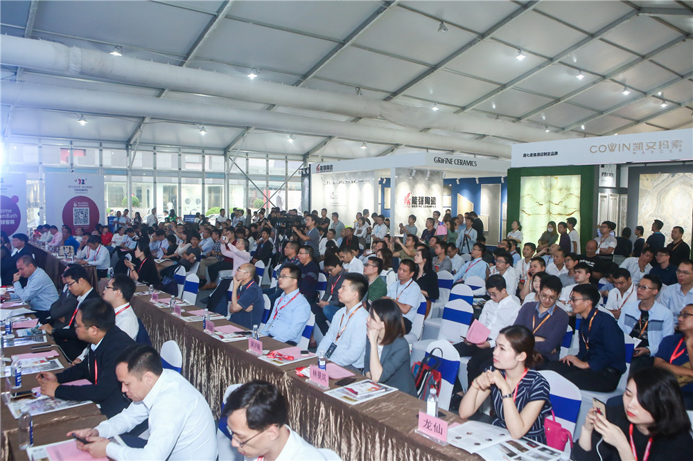 配圖7:第32屆中國·佛山陶博會中國陶瓷總部工程產(chǎn)品館主題活動現(xiàn)場.jpg