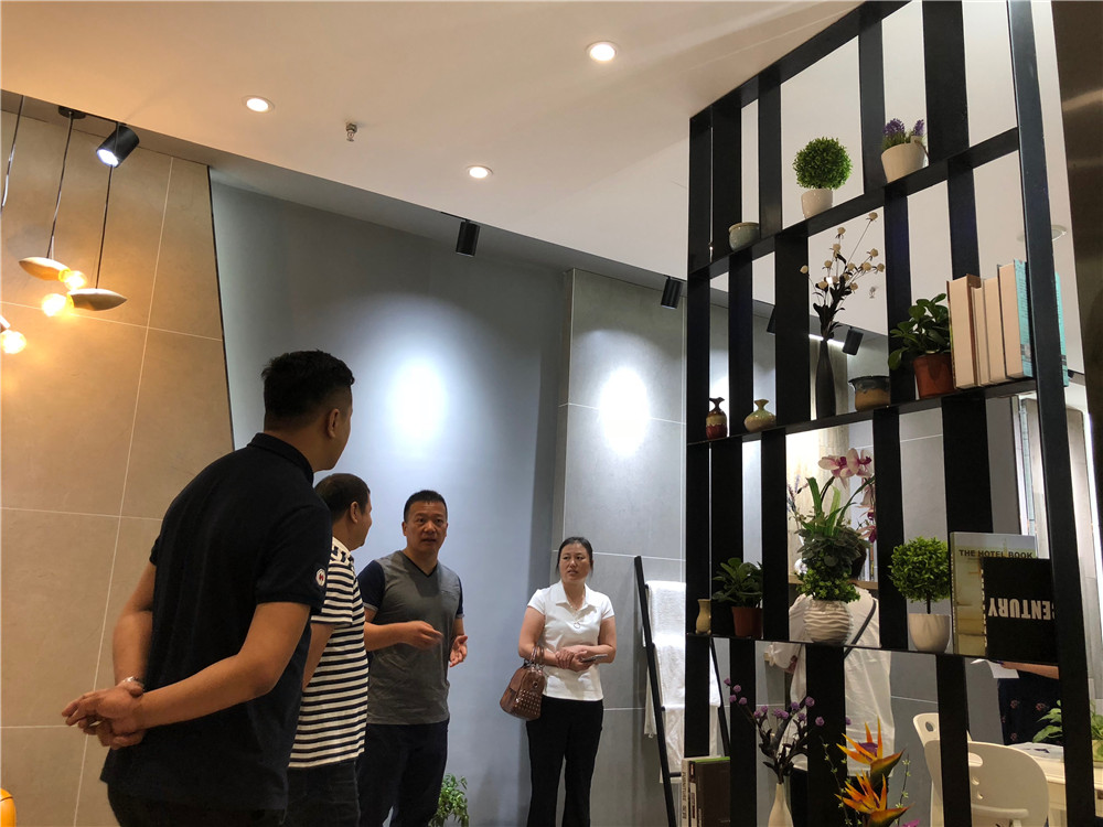 參觀展廳 (2).jpg